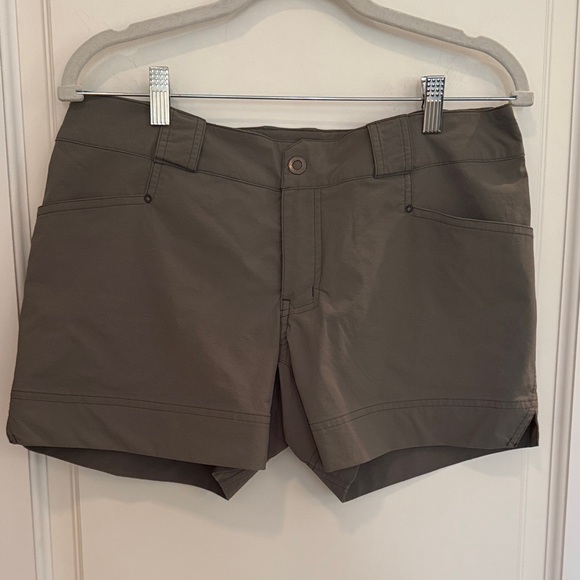 Arc'teryx Women's Khaki Cargo Shorts - Picture 1 of 7